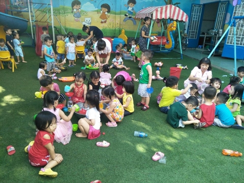 HOẠT ĐỘNG VUI CHƠI NGOÀI TRỜI CỦA BÉ