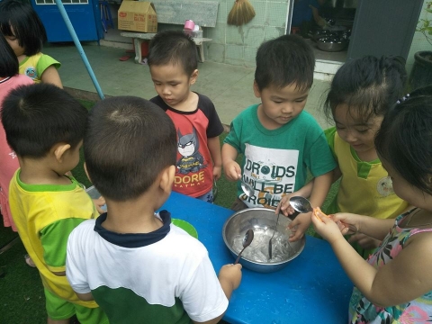 HOẠT ĐỘNG VUI CHƠI NGOÀI TRỜI CỦA BÉ