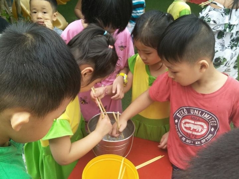 HOẠT ĐỘNG VUI CHƠI NGOÀI TRỜI CỦA BÉ