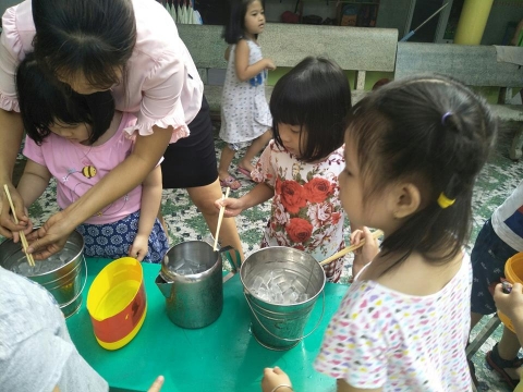 HOẠT ĐỘNG VUI CHƠI NGOÀI TRỜI CỦA BÉ