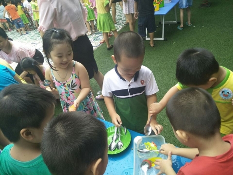 HOẠT ĐỘNG VUI CHƠI NGOÀI TRỜI CỦA BÉ
