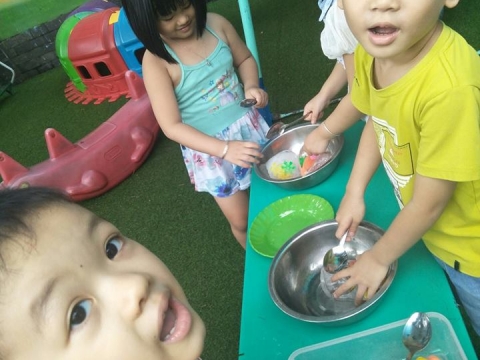 HOẠT ĐỘNG VUI CHƠI NGOÀI TRỜI CỦA BÉ