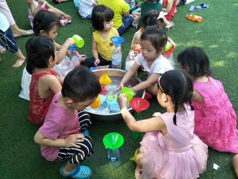 HOẠT ĐỘNG VUI CHƠI NGOÀI TRỜI CỦA BÉ