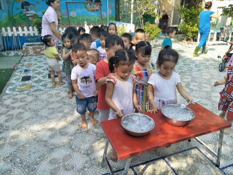 HOẠT ĐỘNG VUI CHƠI NGOÀI TRỜI CỦA BÉ