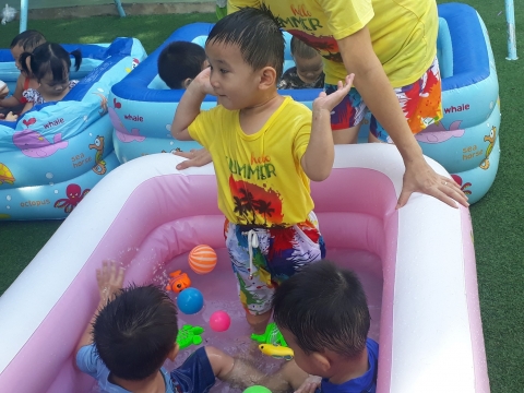 MÙA HÈ CỦA CÁC BÉ LỚP NHÀ TRẺ VÀ MẦM