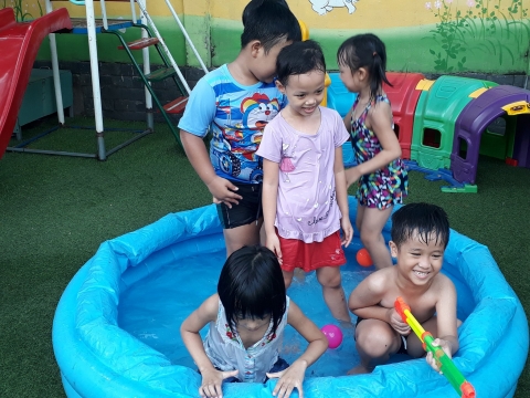 MÙA HÈ CỦA CÁC BẠN KHỐI LÁ