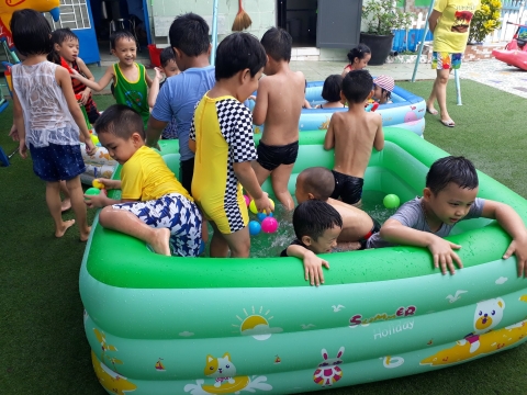 MÙA HÈ CỦA CÁC BẠN KHỐI LÁ