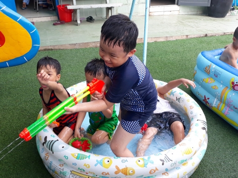 MÙA HÈ CỦA CÁC BẠN KHỐI LÁ