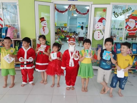 Bé vui Noel
