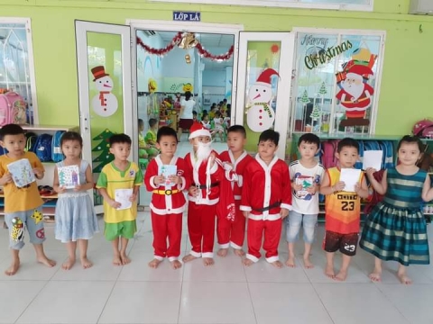 Bé vui Noel