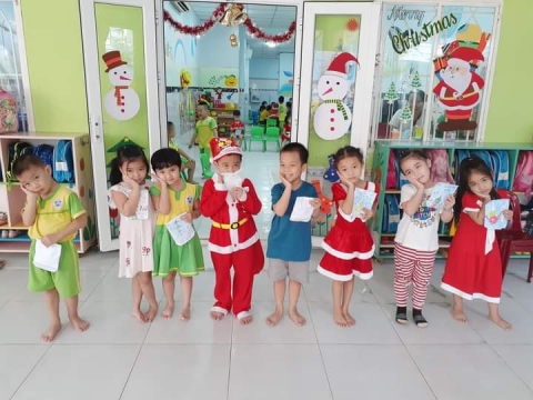 Bé vui Noel