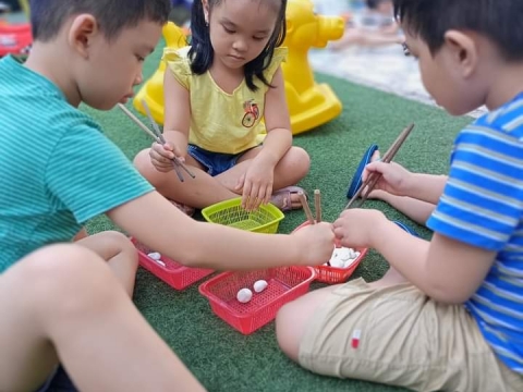 HOẠT ĐỘNG NGOÀI TRỜI CỦA BÉ
