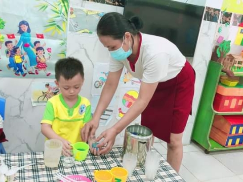Khám phá Khoa học: Ly nước đổi màu