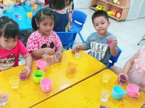Khám phá Khoa học: Ly nước đổi màu