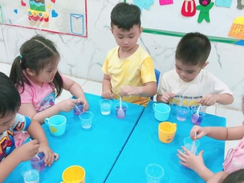 Khám phá Khoa học: Ly nước đổi màu
