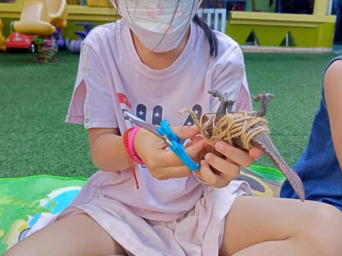 BÉ LÀM BÁNH BÔNG LAN HÌNH THÚ 