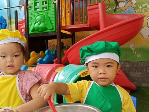 BÉ LÀM BÁNH BÔNG LAN HÌNH THÚ 