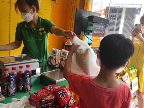 BÉ ĐI BÁCH HÓA XANH