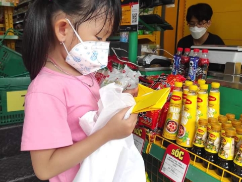 BÉ ĐI BÁCH HÓA XANH