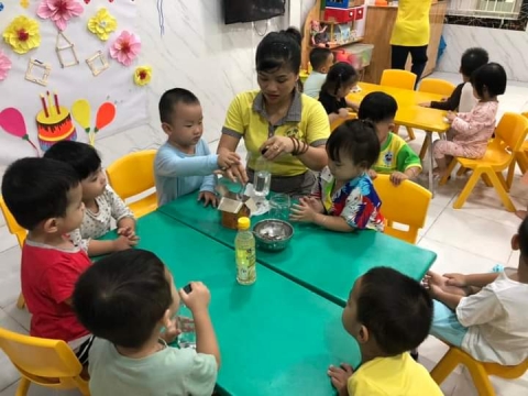 Tiết Học lớp mầm 2: hạt gạo nhảy múa
