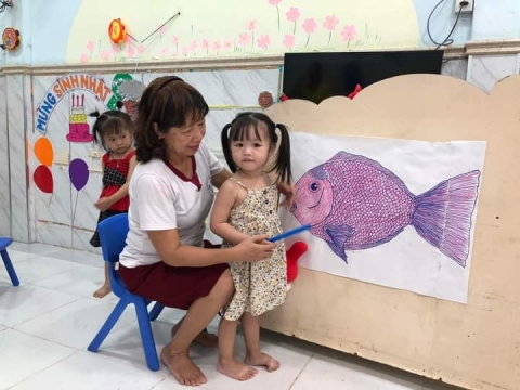 Lớp Mầm 1: quan sát con Cá
