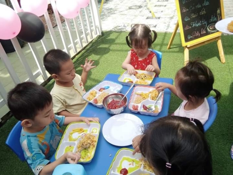 Tiệc Buffet của lớp Nhà trẻ và Mầm