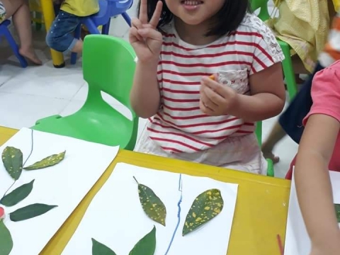BÉ SÁNG TẠO VỚI LÁ CÂY