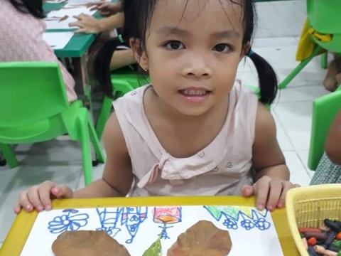 BÉ SÁNG TẠO VỚI LÁ CÂY