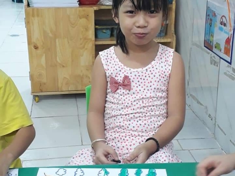 BÉ SÁNG TẠO VỚI LÁ CÂY